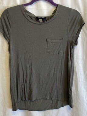 Cable & Gauge Short Sleeve T-Shirt Women’s Size Medium